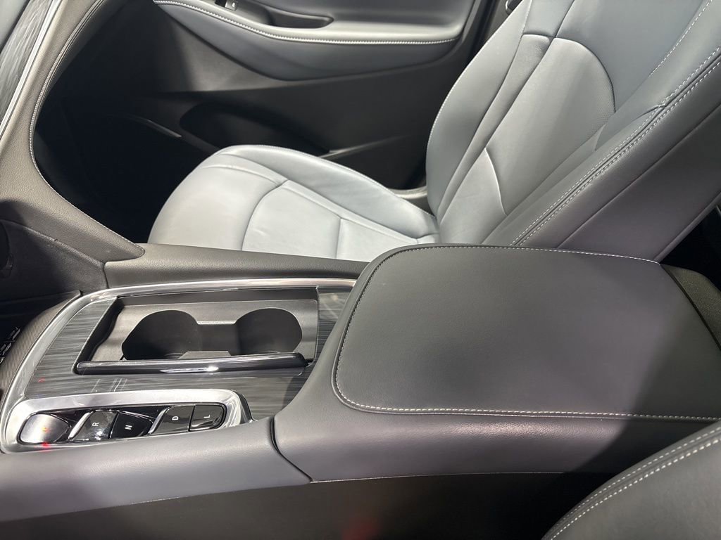 Used 2024 Buick Enclave Essence w/ Sport Touring Edition image 26