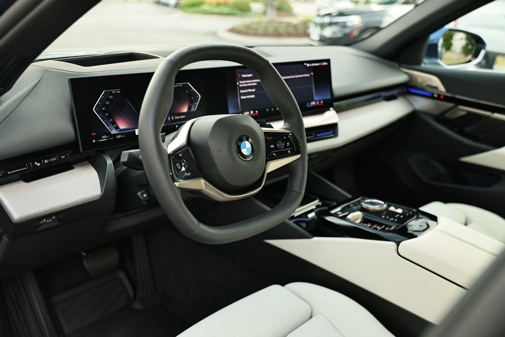 Used 2026 BMW 530i w/ Premium Package RWD image 19