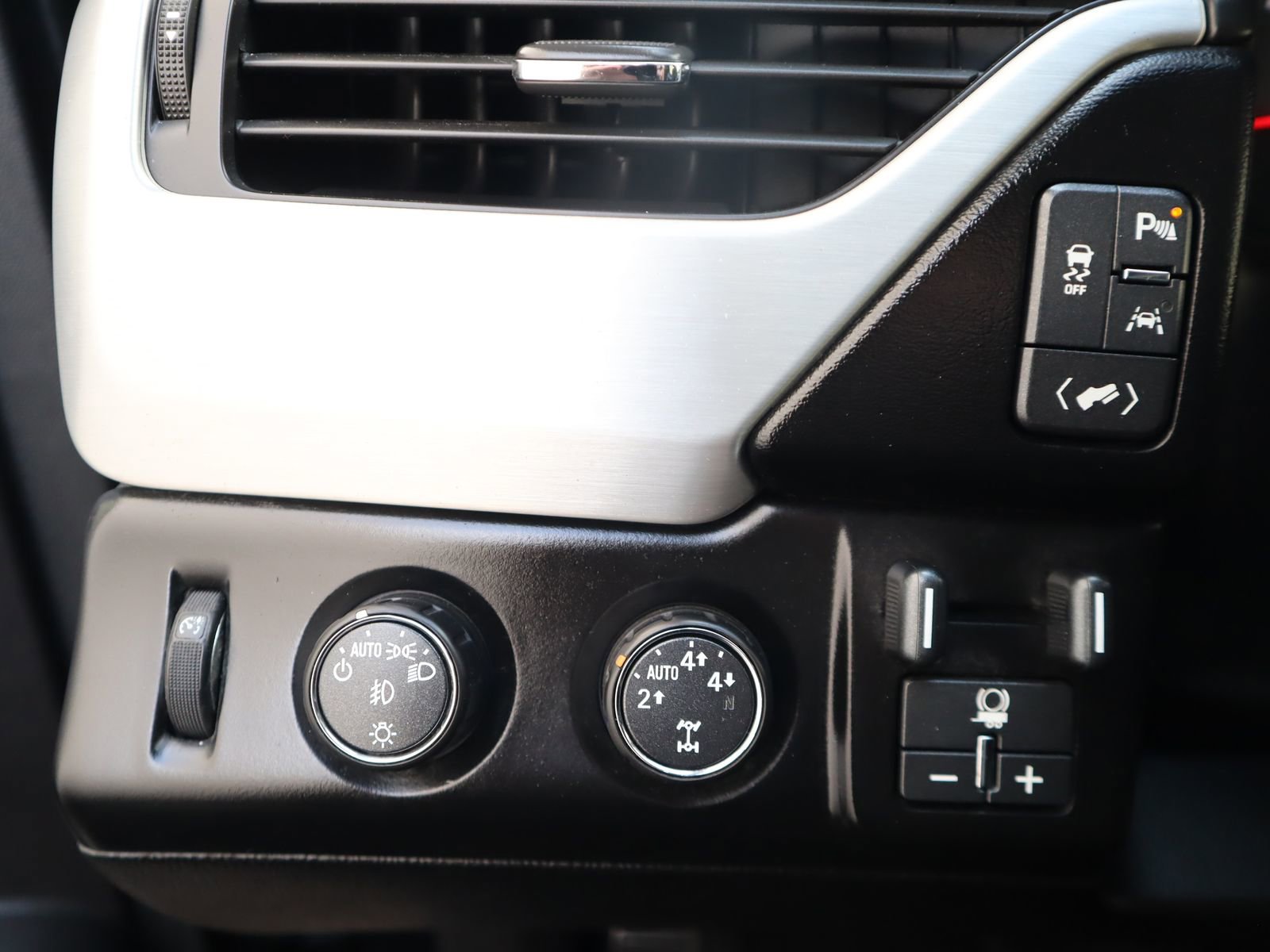 Used 2016 GMC Yukon XL SLE w/ HD Trailering Package image 29