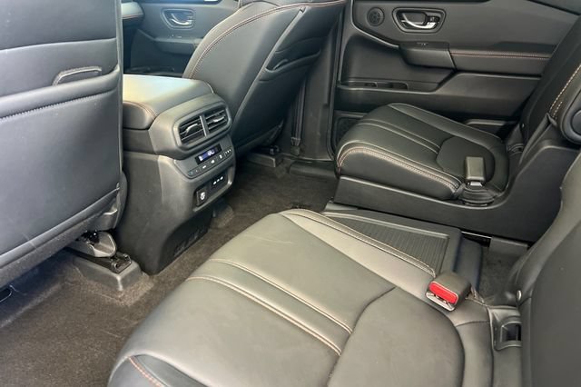 Used 2025 Honda Pilot TrailSport image 14