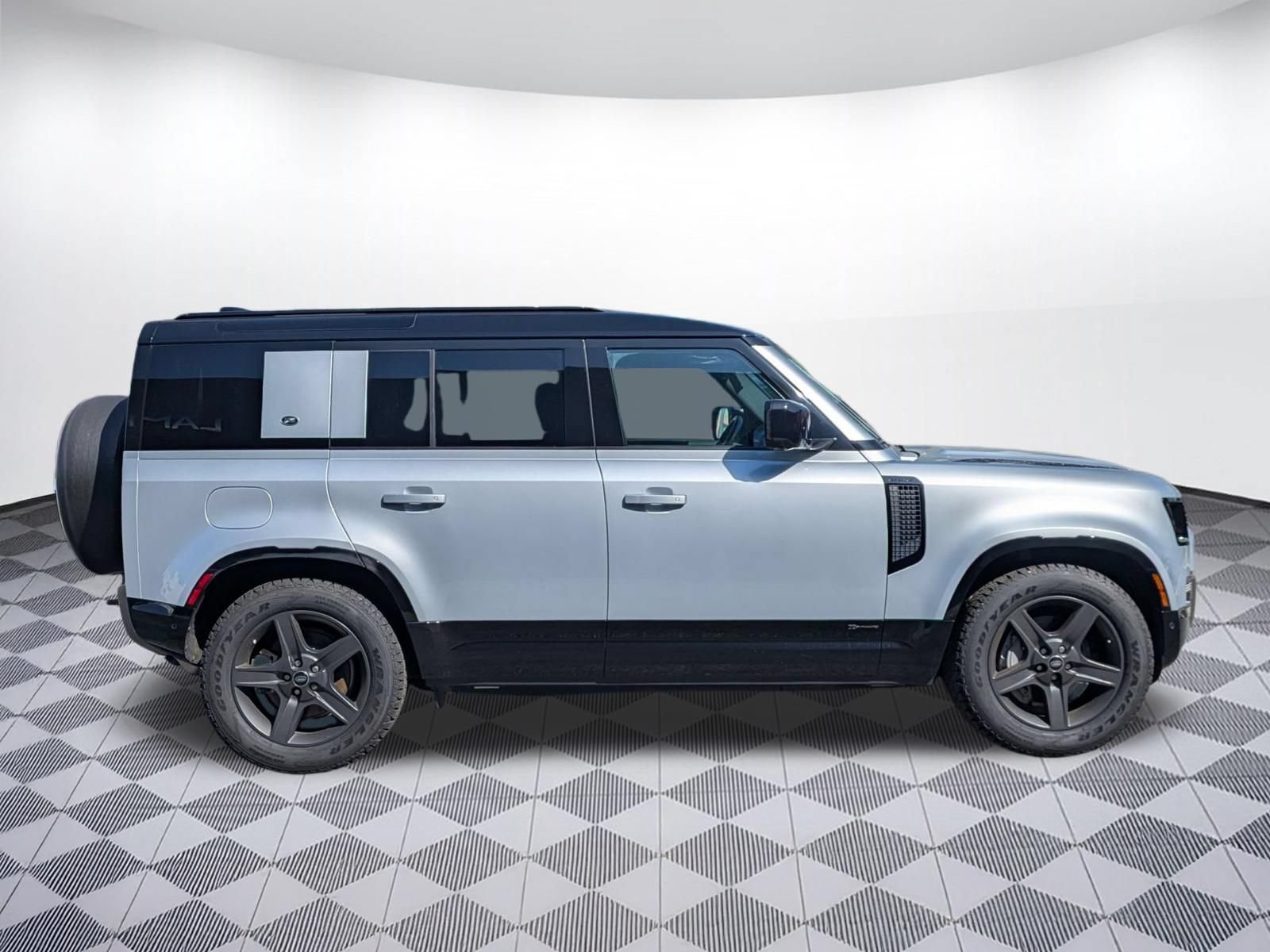 Used 2021 Land Rover Defender 110 X-Dynamic HSE AWD/4WD image 6