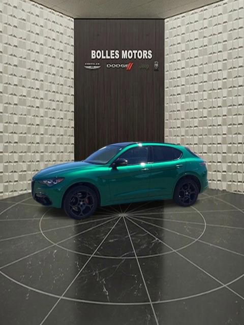 Used 2025 Alfa Romeo Stelvio Tributo Italiano w/ Driving Assist Package AWD/4WD image 10
