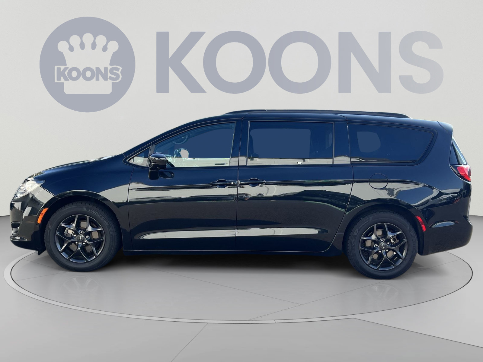 Used 2020 Chrysler Pacifica Touring-L Plus FWD image 2