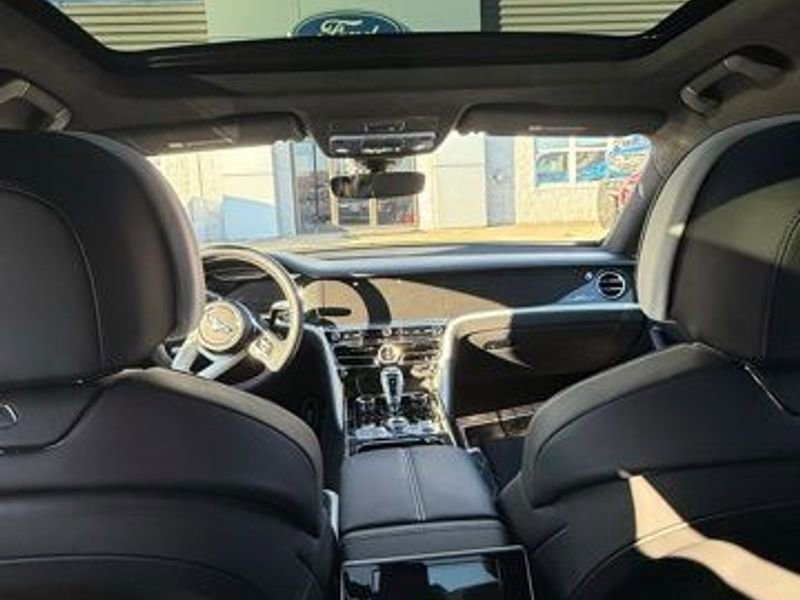 Used 2024 Bentley Flying Spur W12 image 16