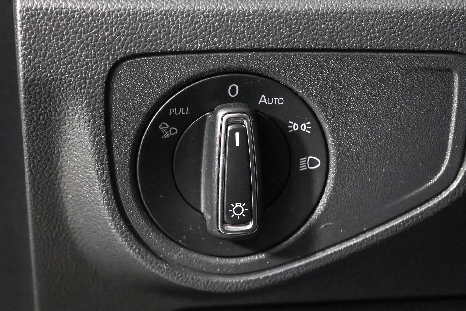 Used 2022 Volkswagen Atlas Cross Sport SEL image 28