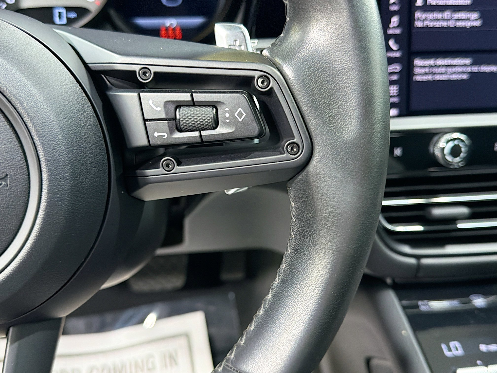 Certified 2022 Porsche Macan S AWD/4WD image 38