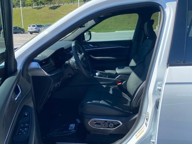 New 2025 Jeep Grand Cherokee Overland w/ Adv Protech Group III image 28