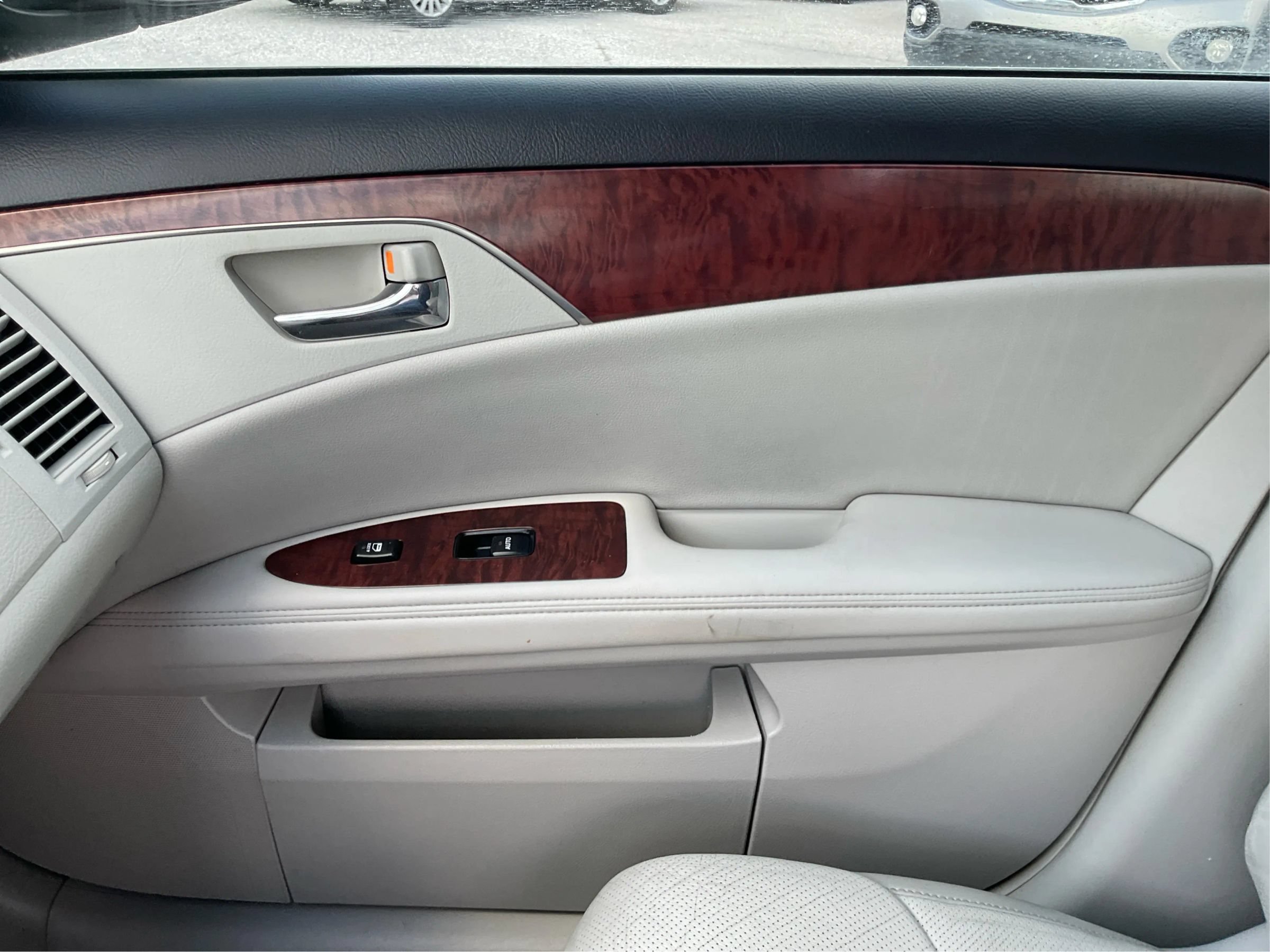 Used 2012 Toyota Avalon Limited FWD image 19