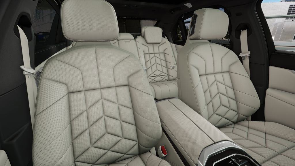 Used 2026 BMW i7 eDrive50 w/ Executive Package image 33