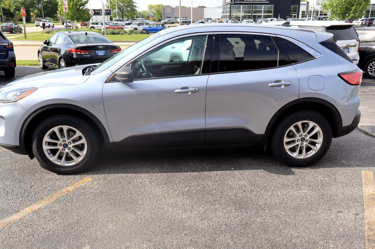 Used 2022 Ford Escape SE w/ Cold Weather Package image 4