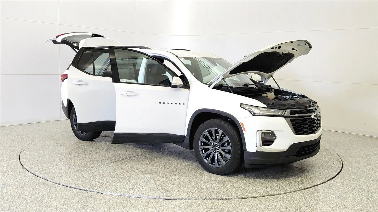 Used 2023 Chevrolet Traverse RS FWD image 9