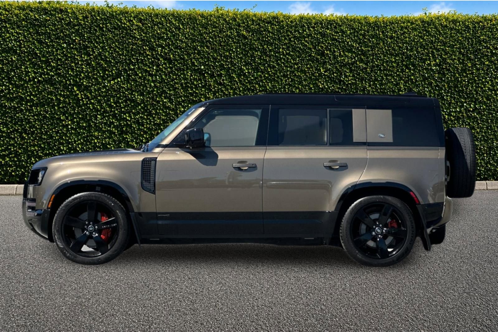 Used 2024 Land Rover Defender 110 X AWD/4WD image 7