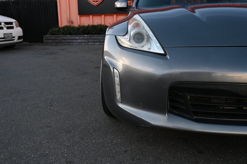 Used 2013 Nissan 370Z Coupe image 3