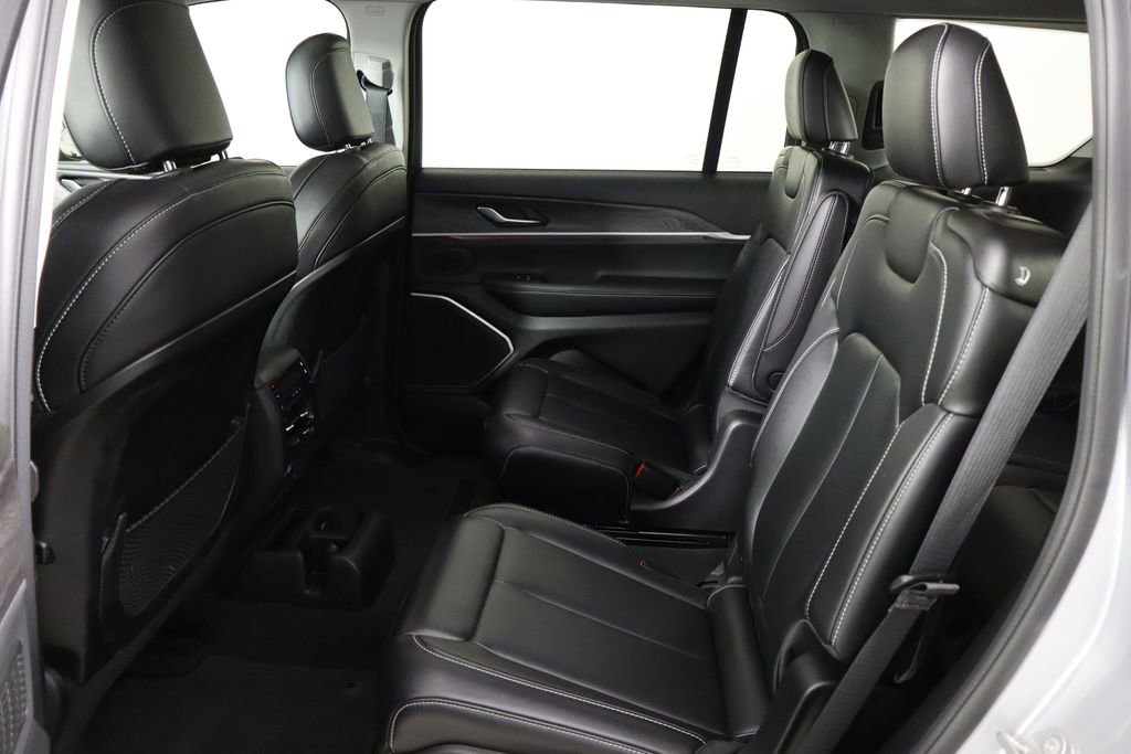 Used 2022 Jeep Grand Cherokee L Limited w/ Black Appearance Package RWD image 16