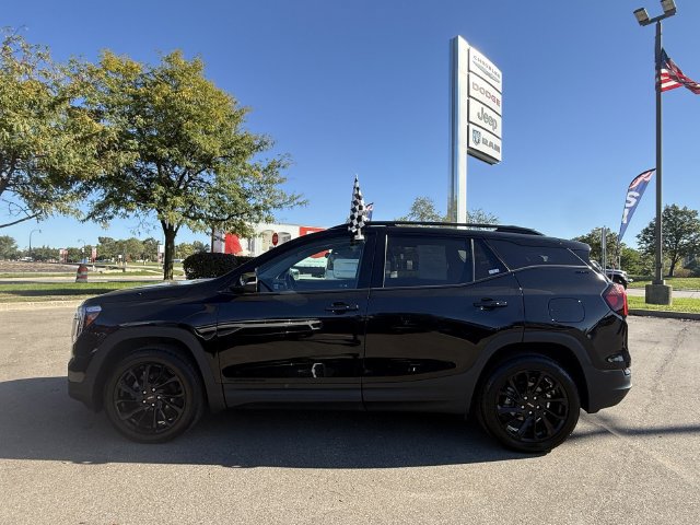 Used 2023 GMC Terrain SLT w/ Infotainment Package II AWD/4WD image 33