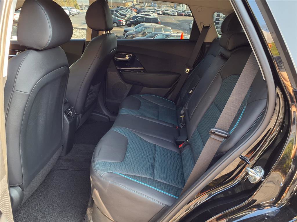 Used 2021 Kia Niro EX Premium w/ Cold Weather Package image 10