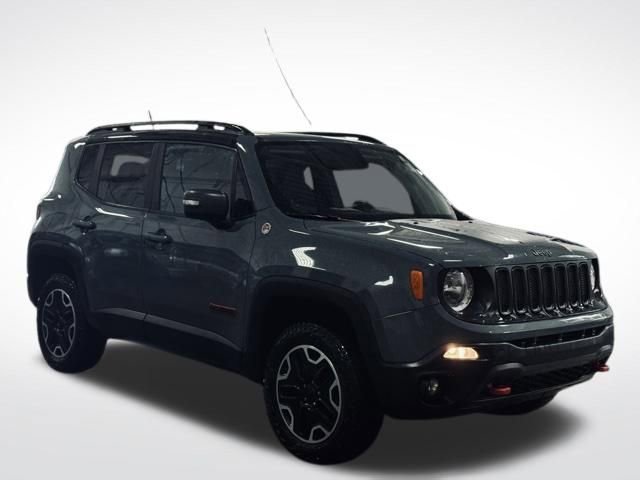 Used 2016 Jeep Renegade Trailhawk w/ Premium Trailhawk Package image 3