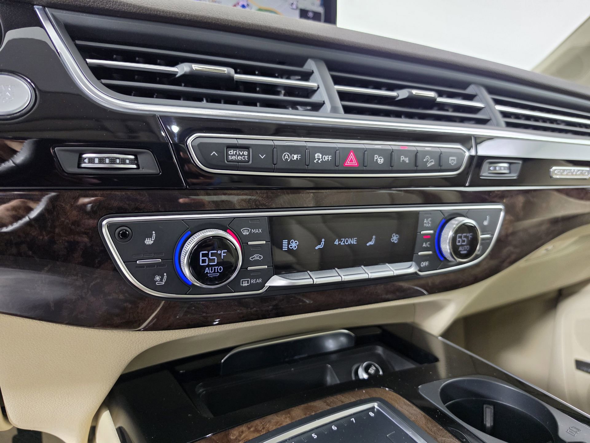 Used 2019 Audi Q7 3.0T Prestige w/ Prestige Package AWD/4WD image 33