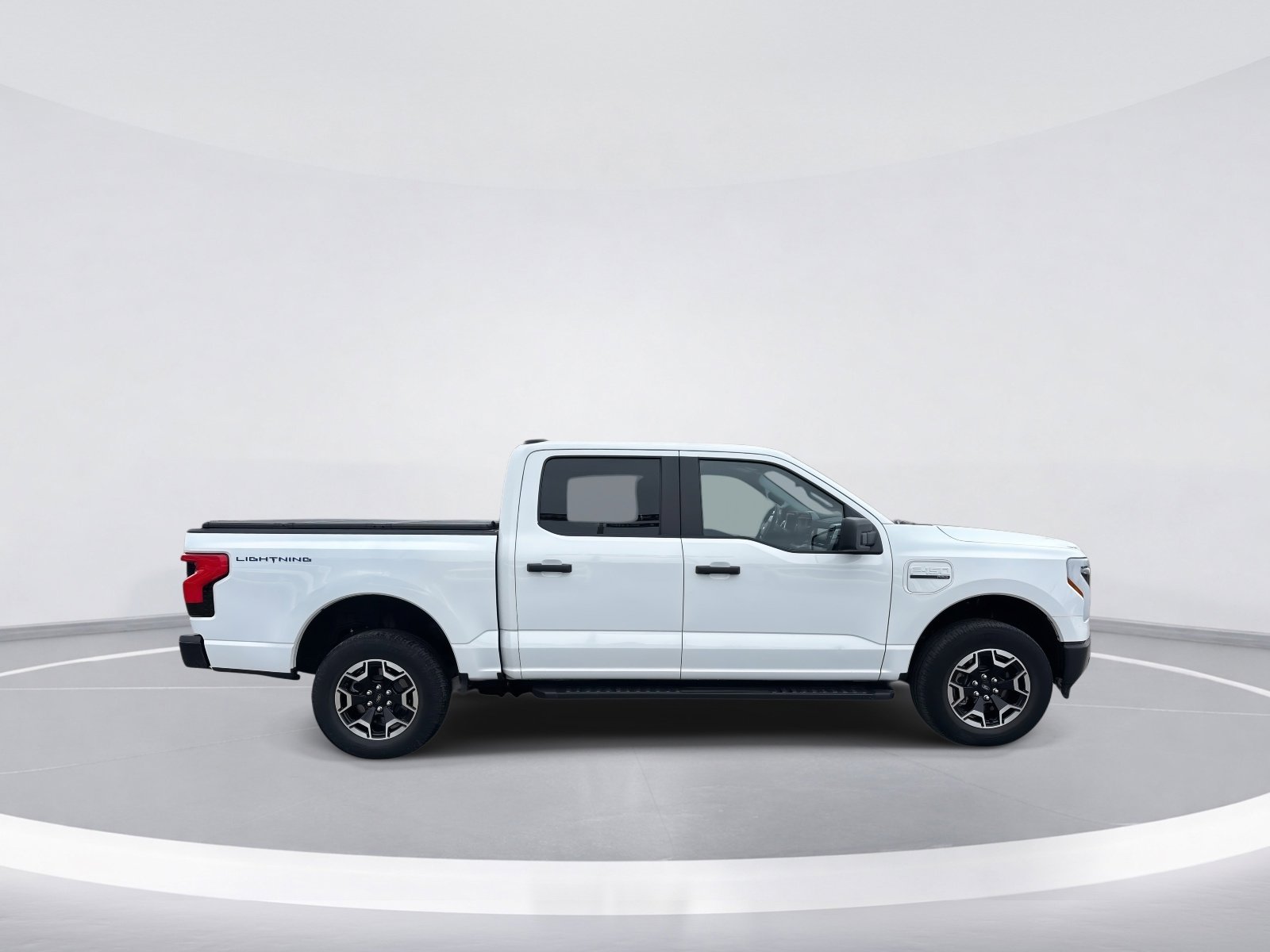 Used 2022 Ford F150 Lightning Pro image 9