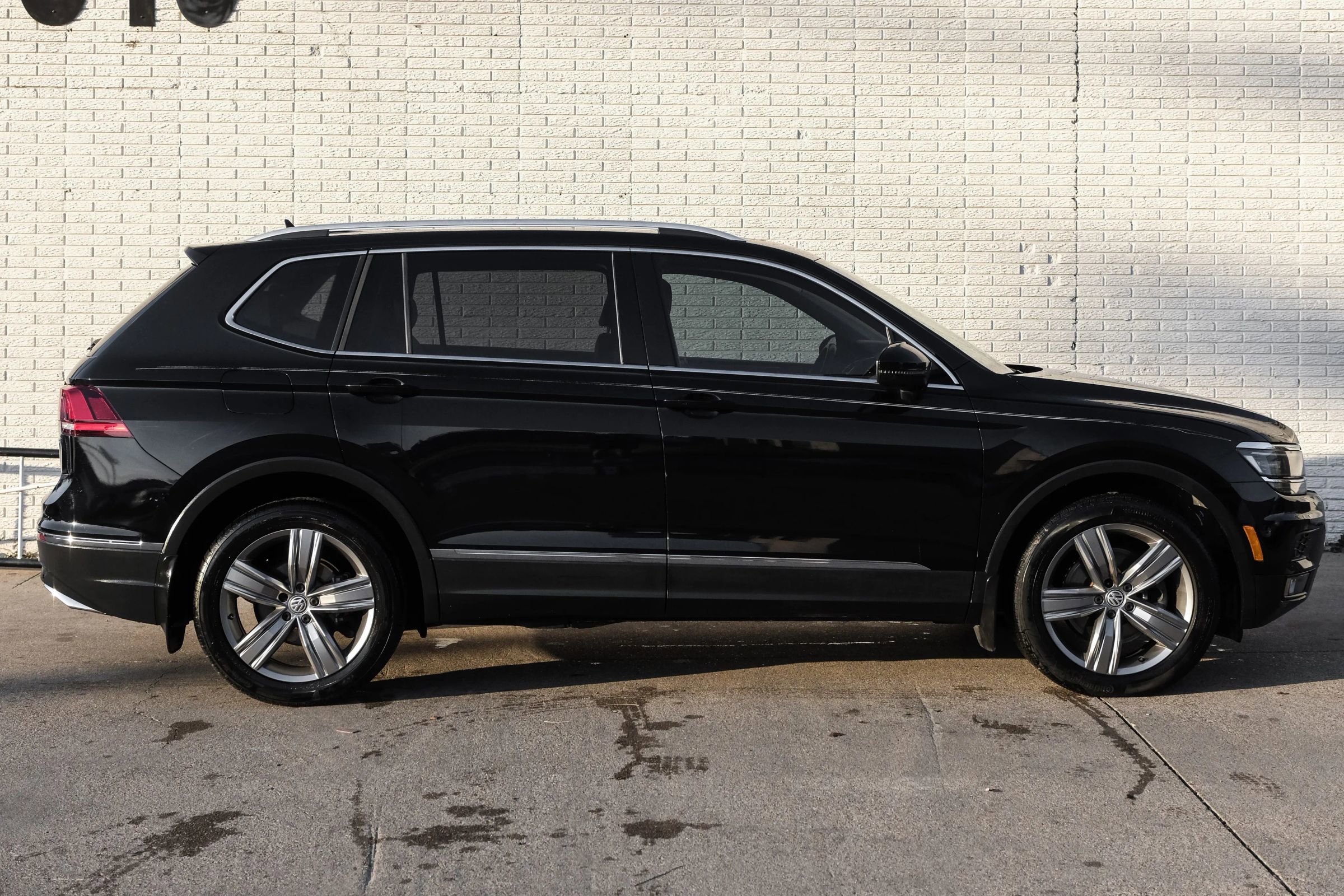 Used 2018 Volkswagen Tiguan SEL Premium image 7