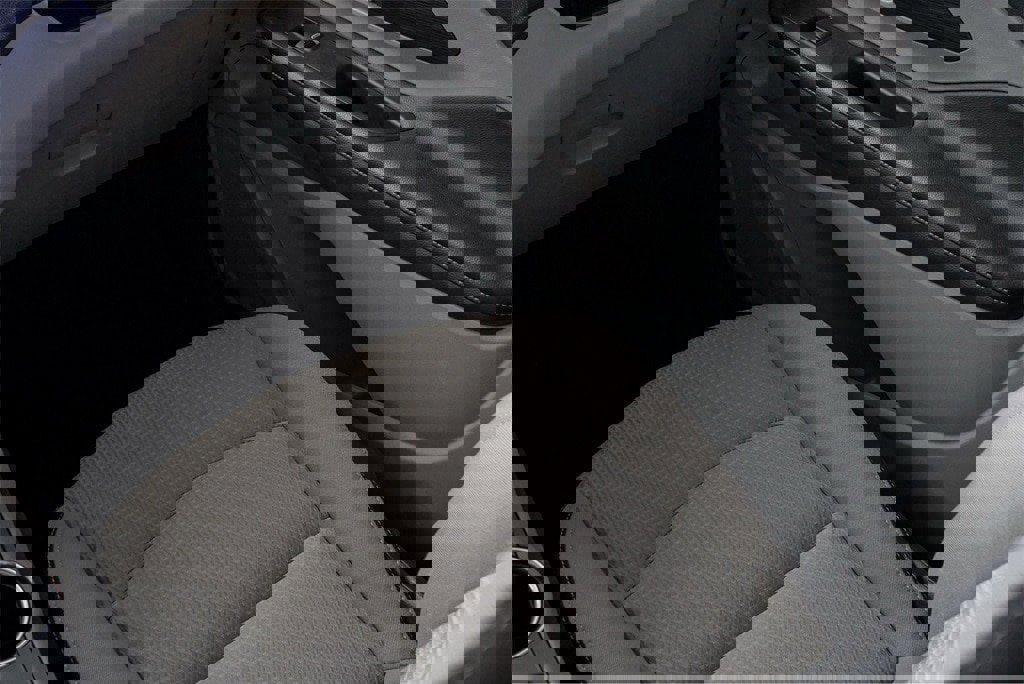 Used 2023 GMC Terrain SLE w/ Driver Convenience Package image 28