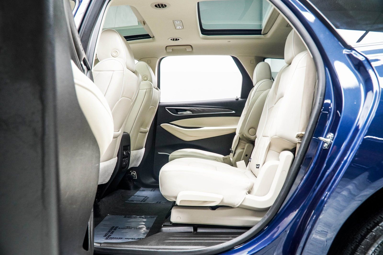 Used 2023 Buick Enclave Avenir image 38