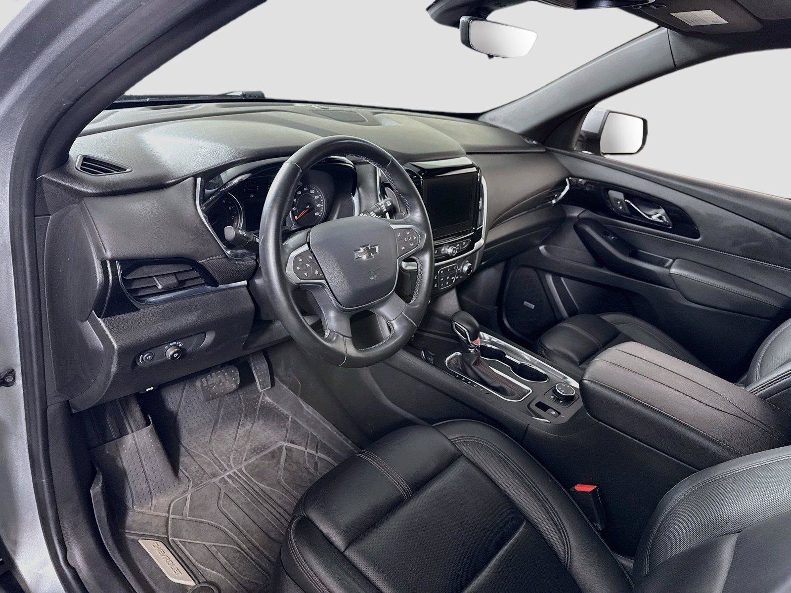 Used 2023 Chevrolet Traverse RS AWD/4WD image 3