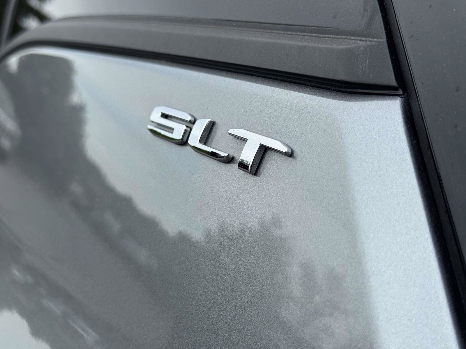 Used 2024 GMC Terrain SLT AWD/4WD image 12