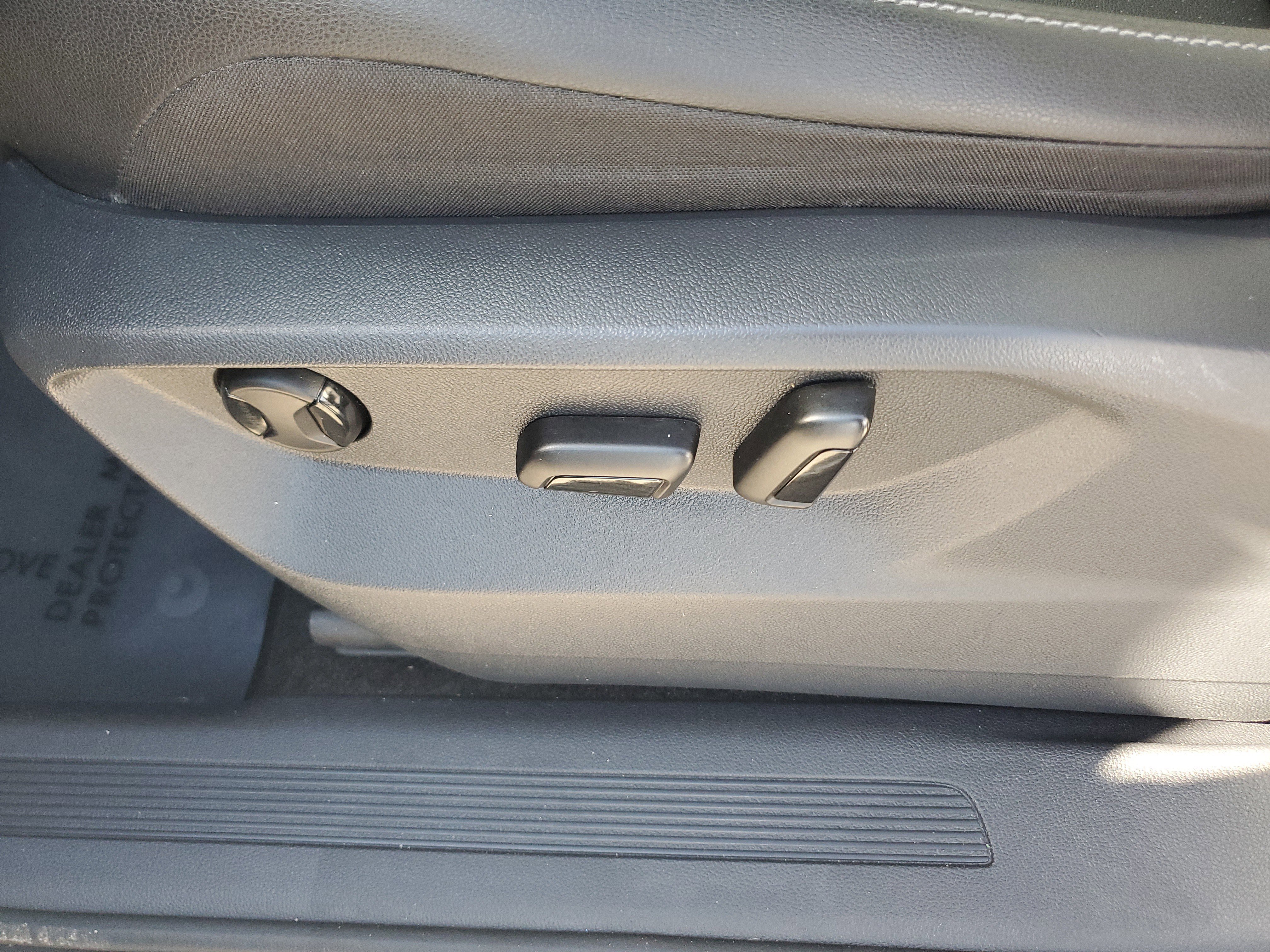 Used 2019 Volkswagen Tiguan SEL image 12