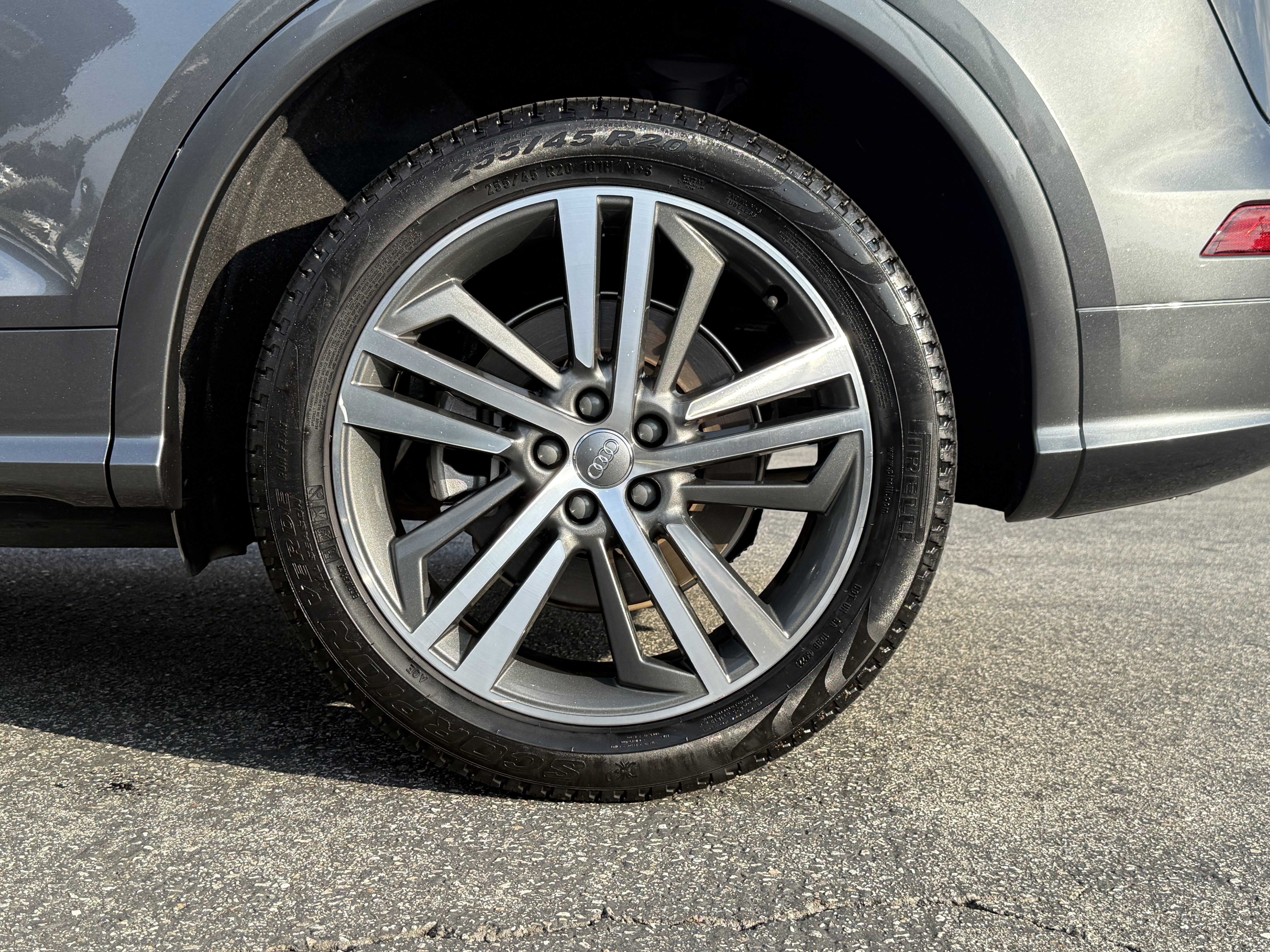 Used 2020 Audi Q5 e Premium Plus w/ Premium Plus Package image 11