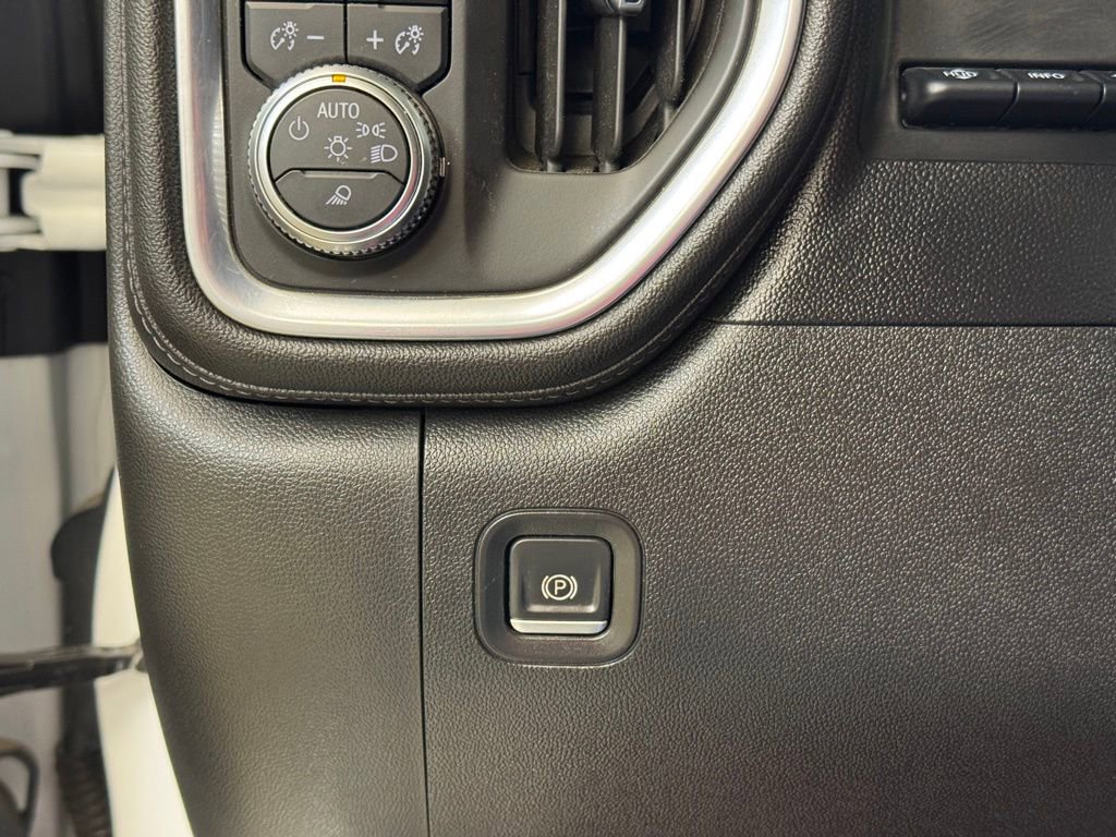 Used 2021 GMC Sierra 3500 Denali w/ Denali Ultimate Package image 31