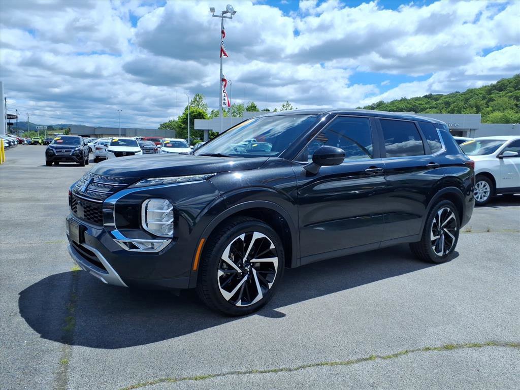 Used 2024 Mitsubishi Outlander SE AWD/4WD image 1