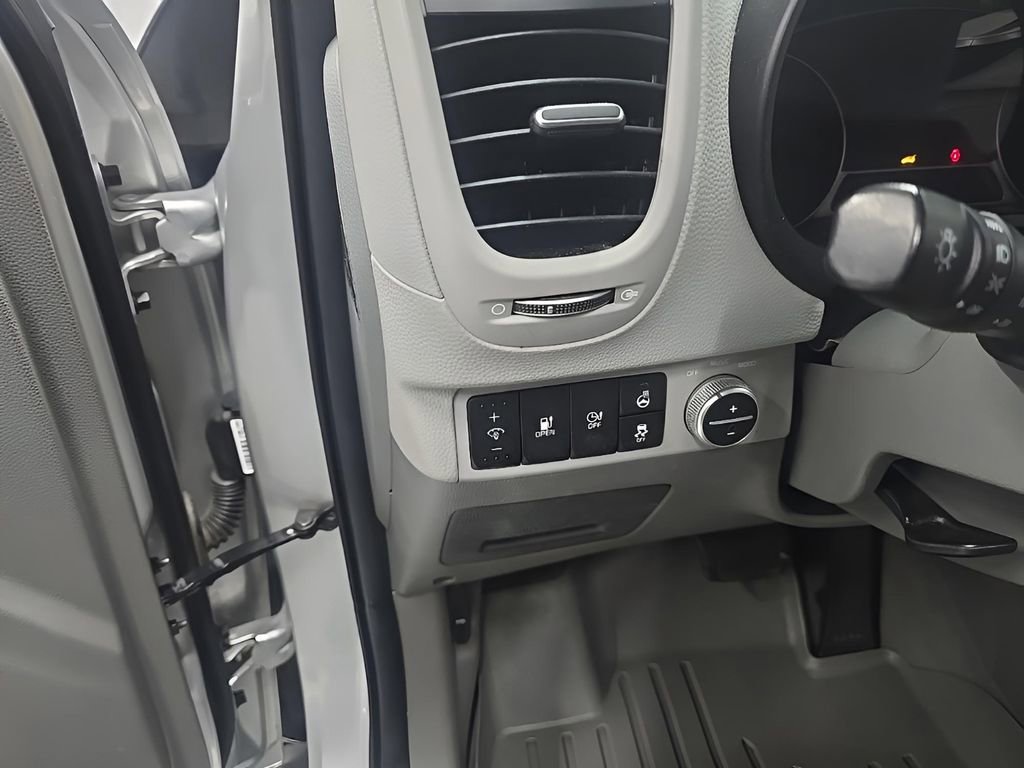 Used 2017 Kia Soul EV + w/ Sun & Fun Package image 11