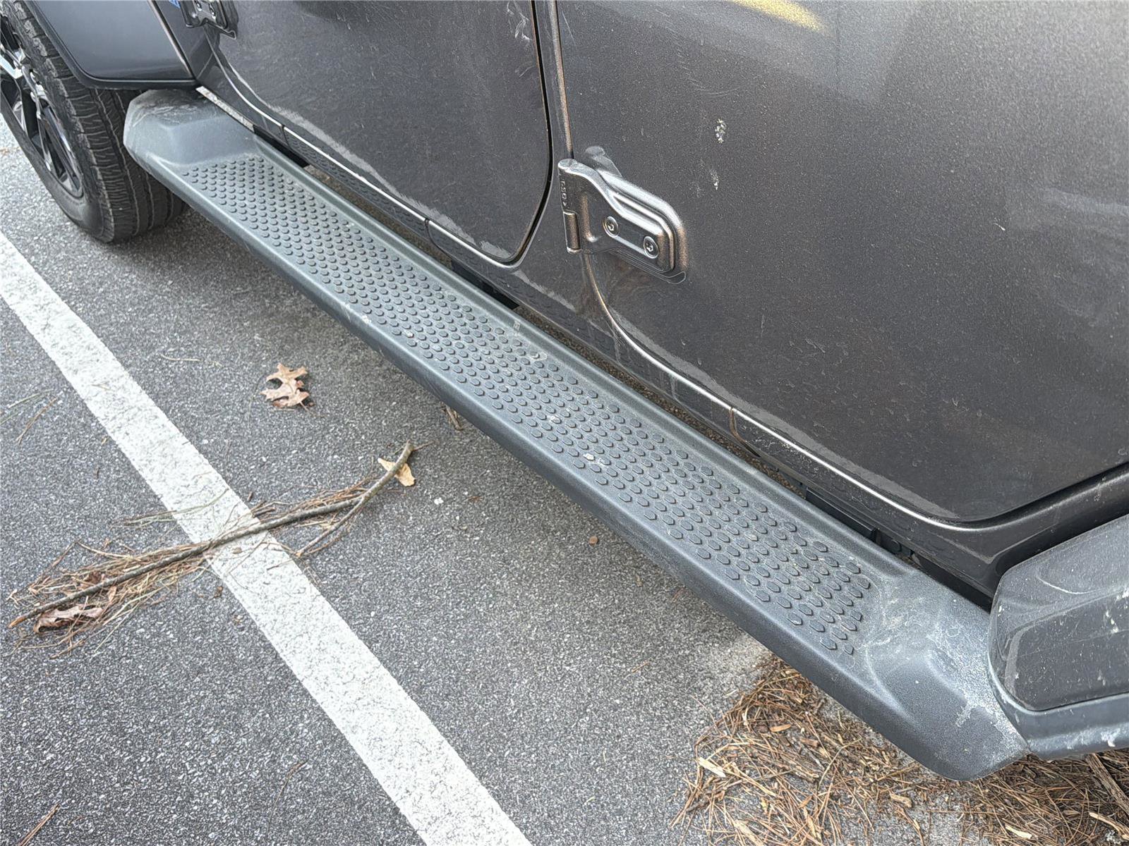 Used 2025 Jeep Wrangler Sahara image 11