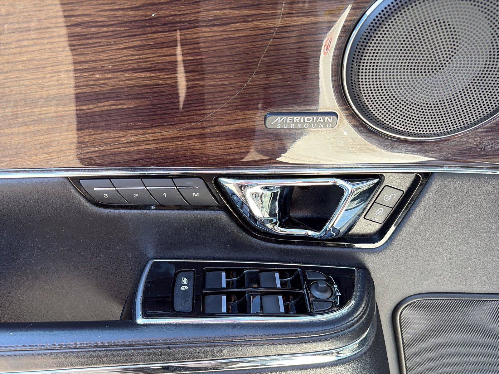 Used 2016 Jaguar XJ Supercharged RWD image 28