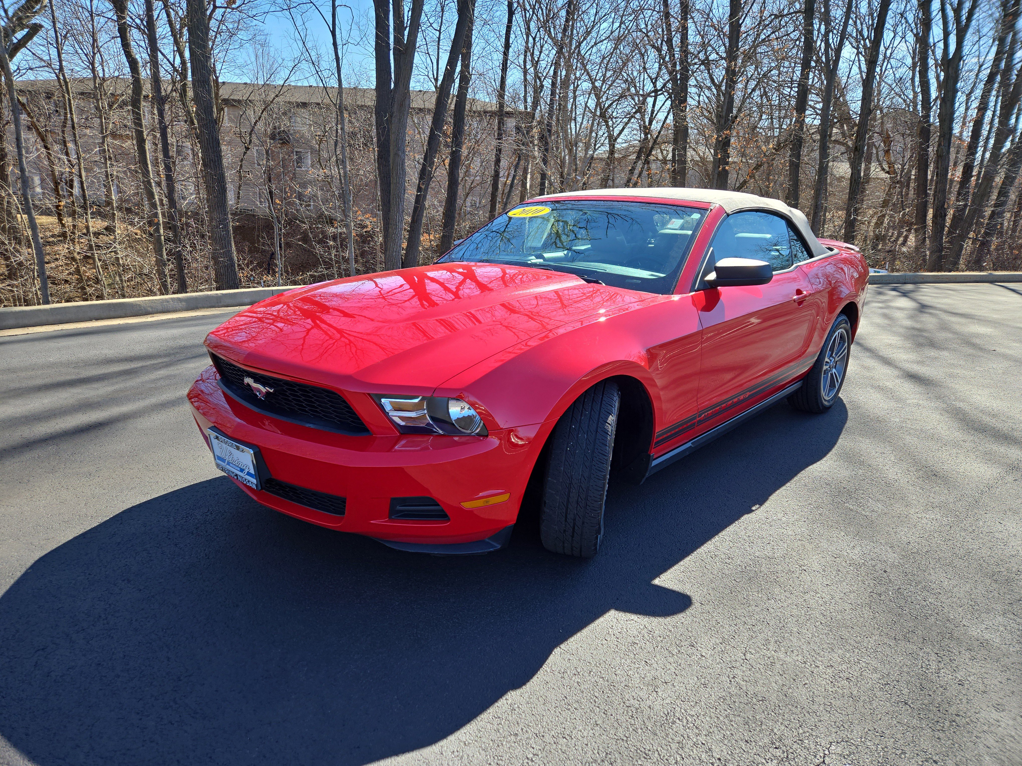 Used 2010 Ford Mustang Convertible image 4