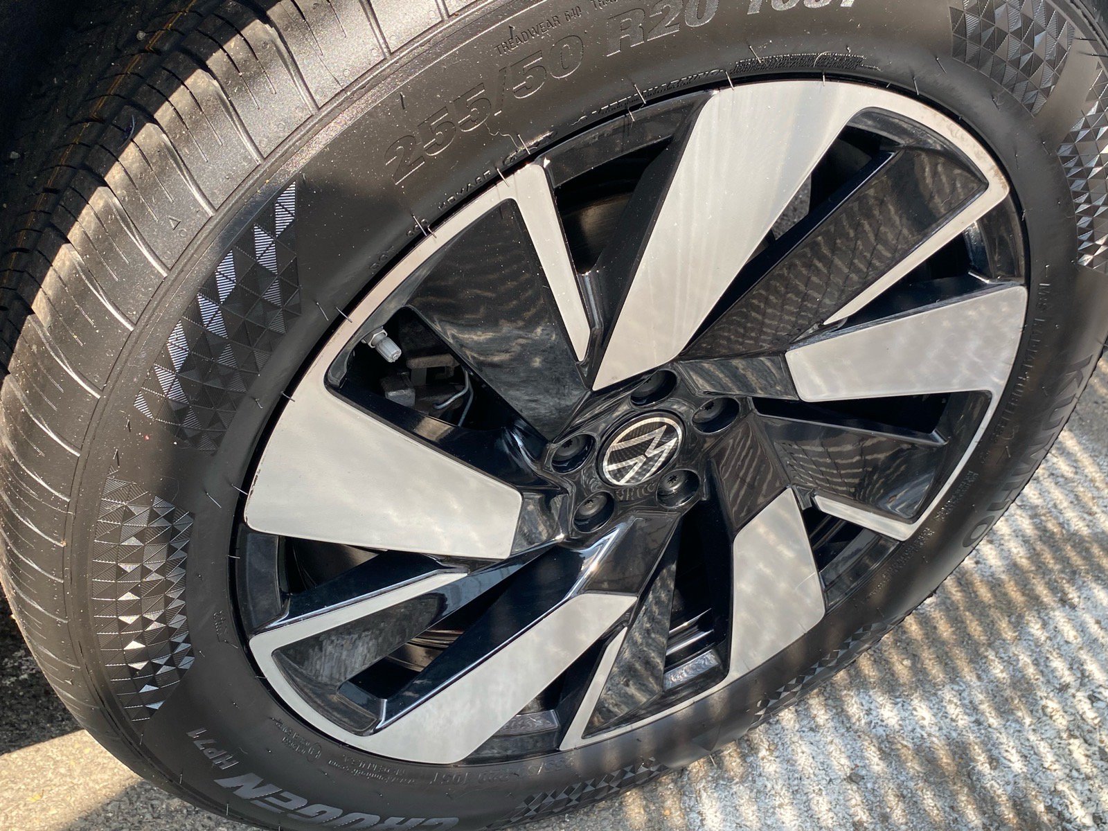Certified 2024 Volkswagen Atlas Cross Sport SE AWD/4WD image 20