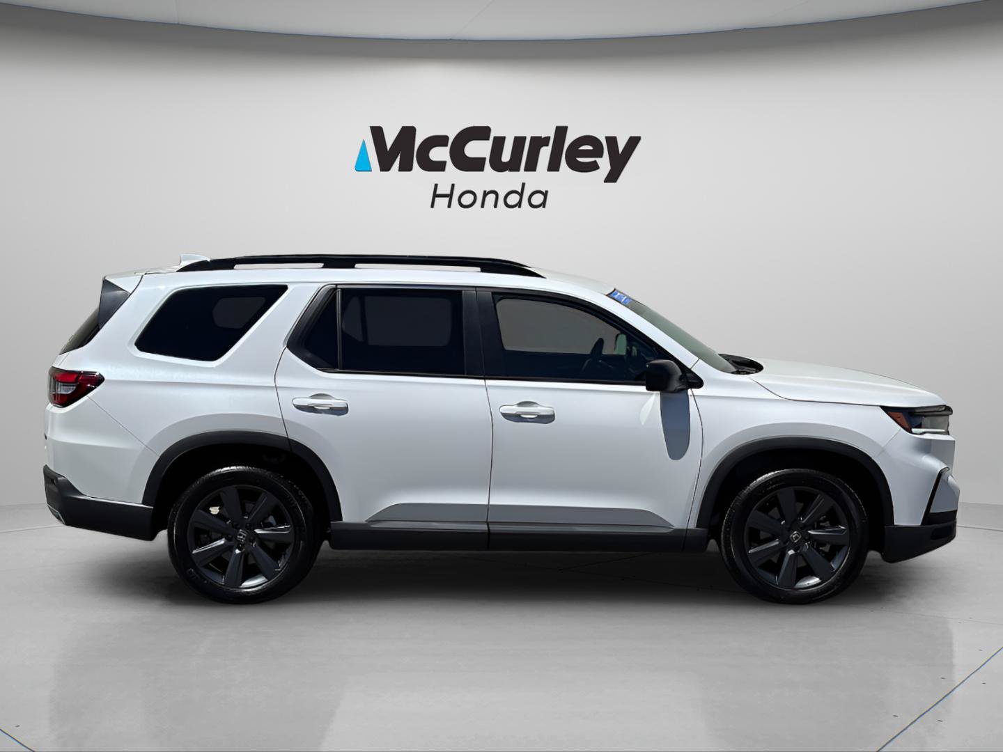 Certified 2025 Honda Pilot Sport image 2