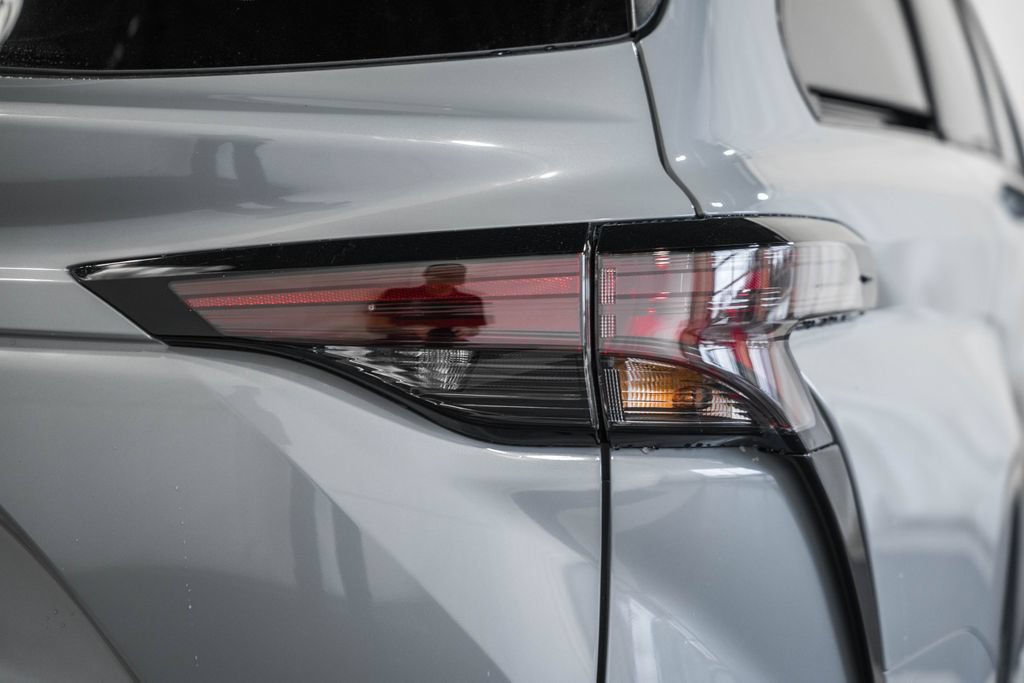 New 2026 Toyota Sienna XLE Woodland Edition AWD/4WD image 6