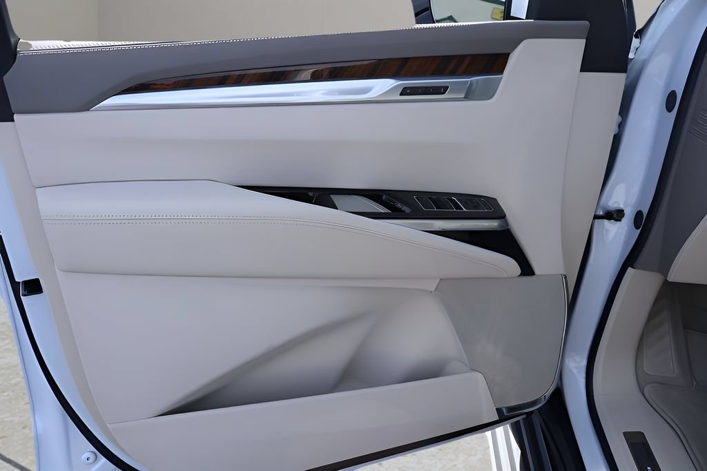 New 2026 Cadillac Escalade ESV Platinum Luxury AWD/4WD image 9