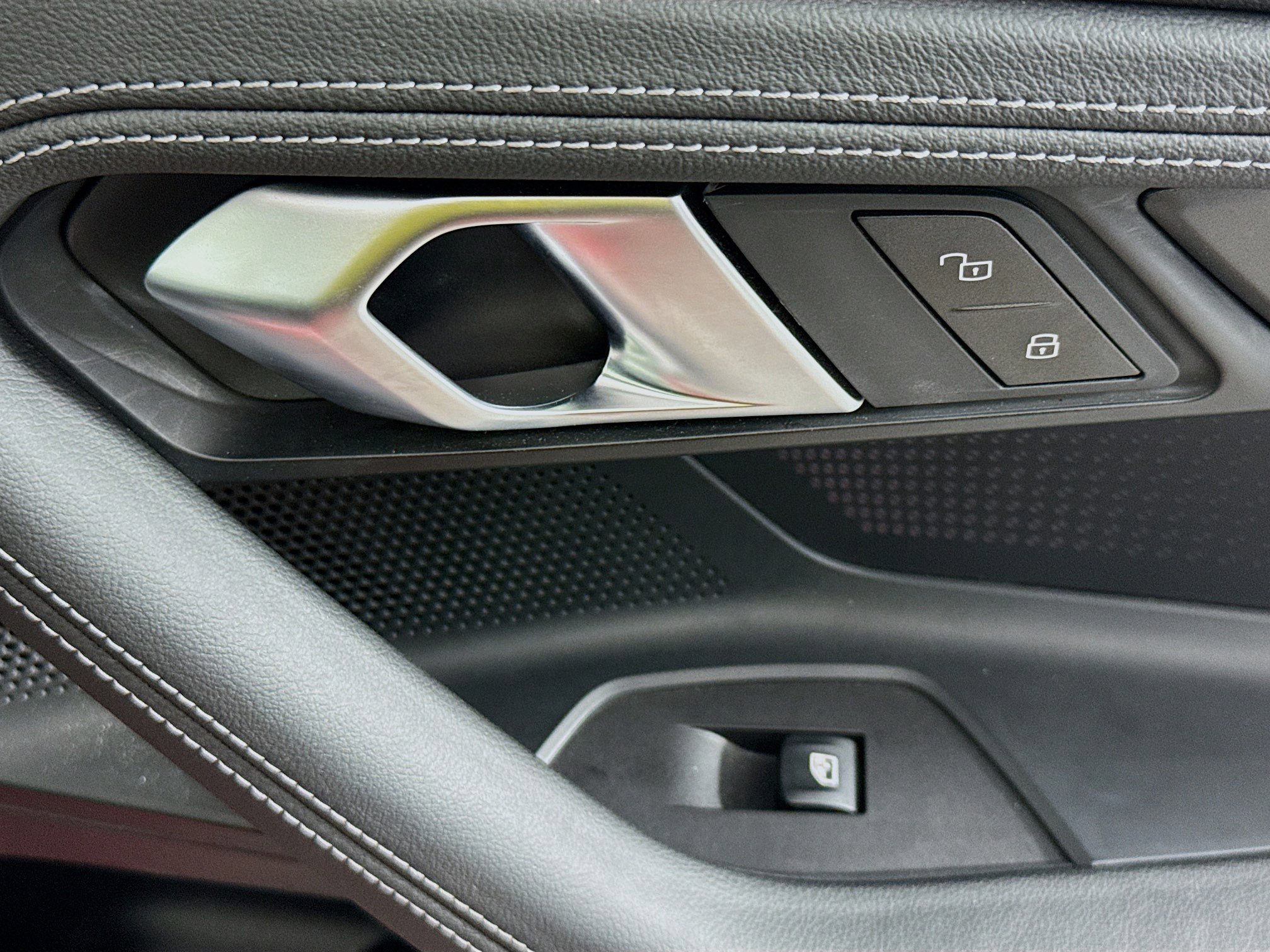 Used 2025 BMW 230i Coupe w/ Premium Package image 26