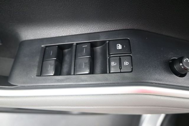 Used 2024 Toyota Highlander XLE FWD image 11