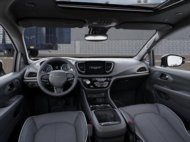 New 2027 Chrysler Pacifica Limited w/ Family Tech Group FWD image 32