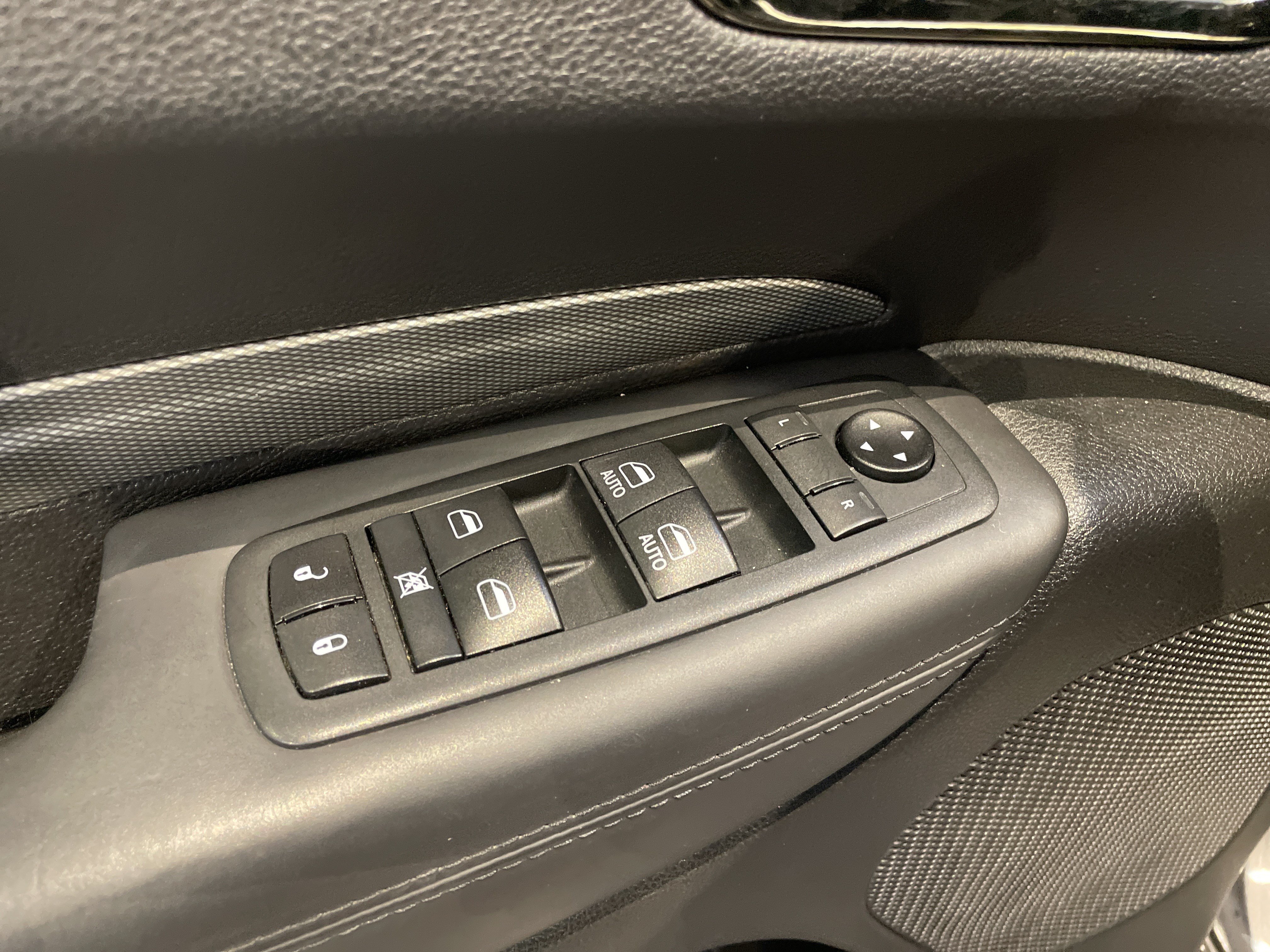 Used 2020 Dodge Durango R/T w/ Blacktop Package RWD image 16