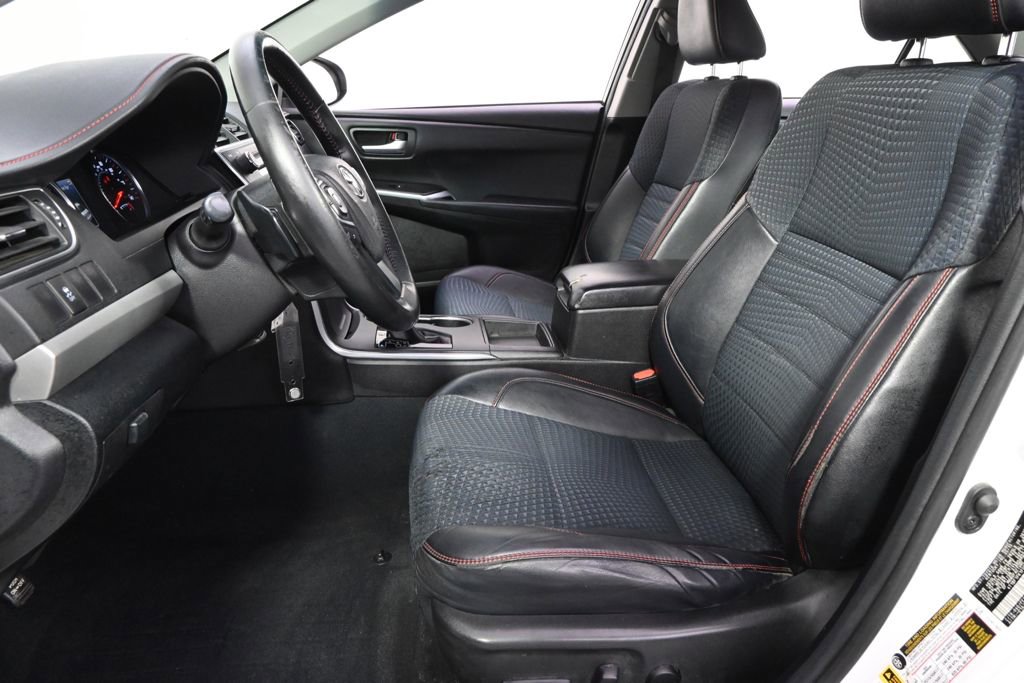 Used 2015 Toyota Camry SE FWD image 12
