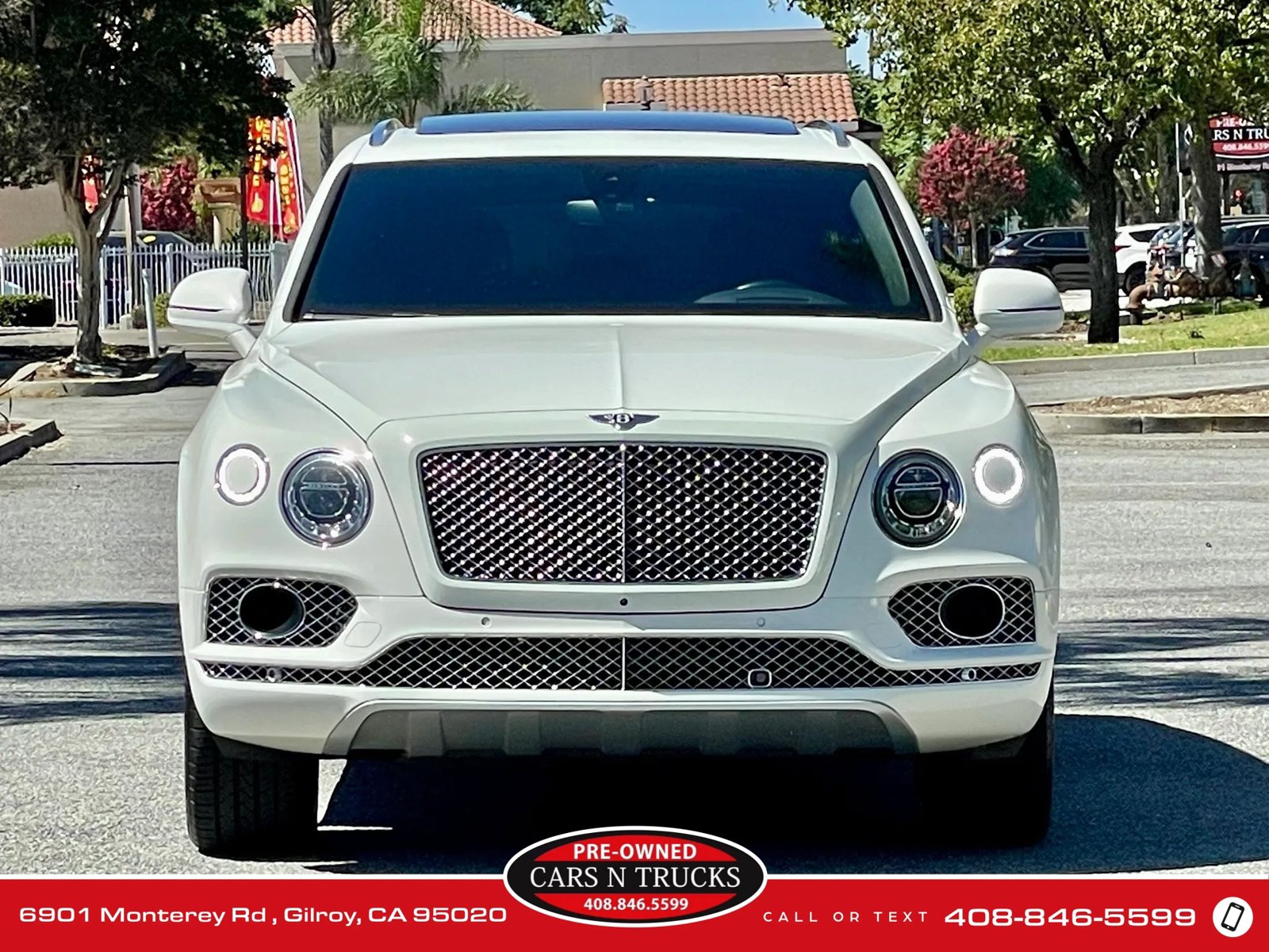 Used 2018 Bentley Bentayga AWD/4WD image 32