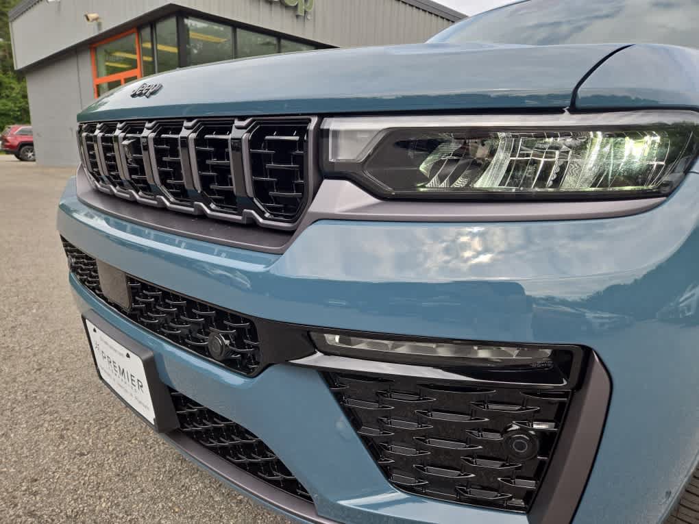New 2026 Jeep Grand Cherokee Limited AWD/4WD image 9