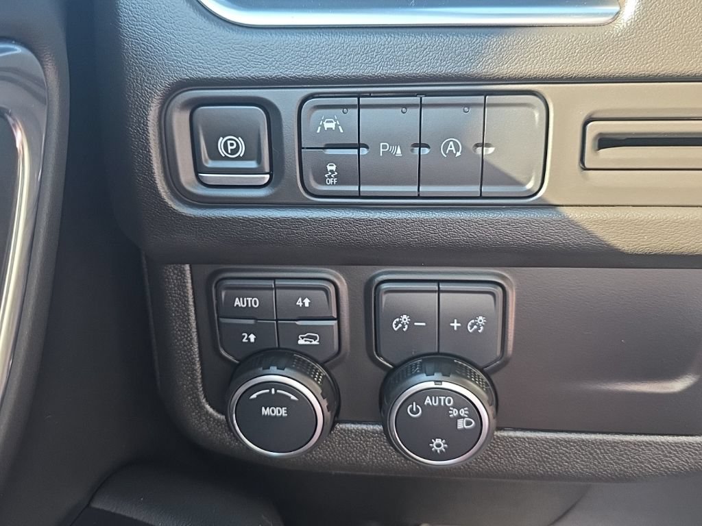 Used 2024 Chevrolet Suburban LT AWD/4WD image 25