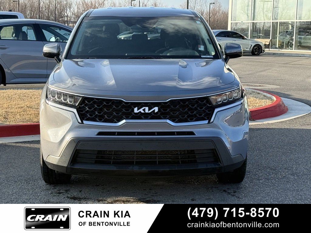 Used 2023 Kia Sorento LX image 2