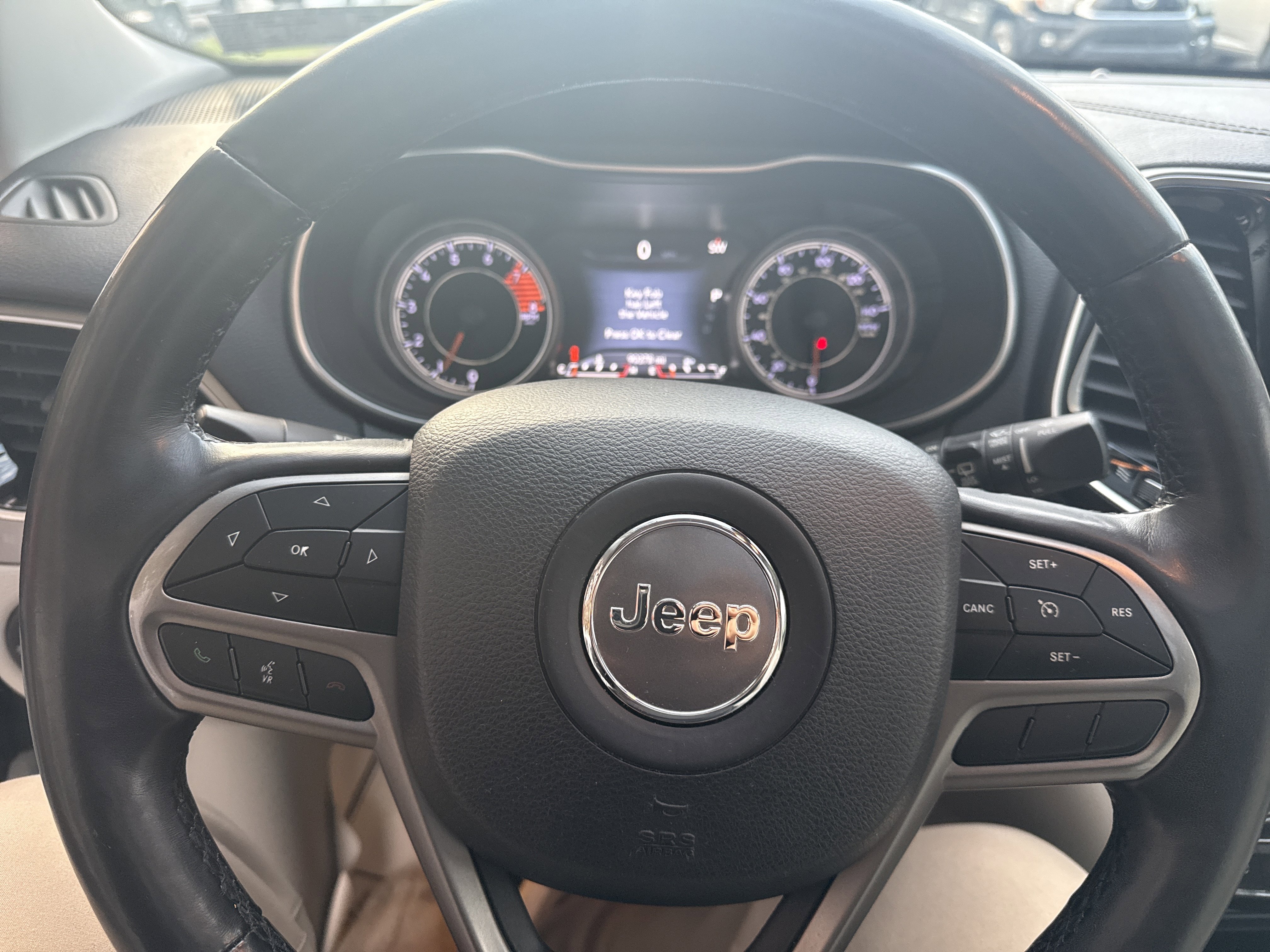 Used 2019 Jeep Cherokee Limited image 17